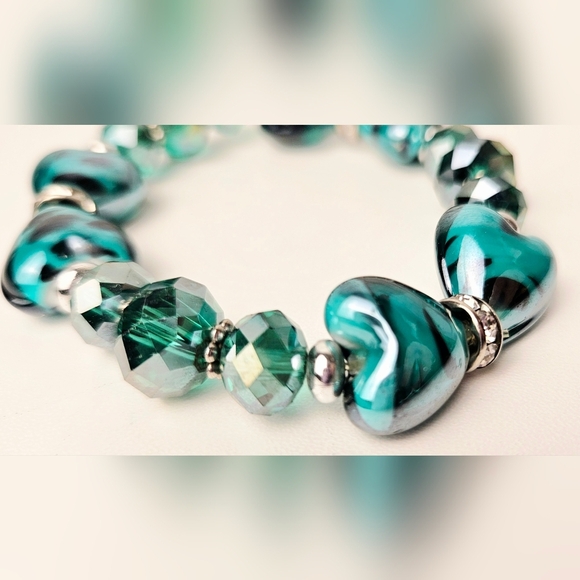 Teal Glass Heart Beaded Stretch Bracelet with Faceted Crystal Beads - Picture 5 of 6